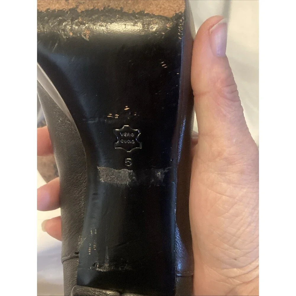 Burberry Black Leather Buckle Pumps Quilted Insoles Sz 5 Designer Heels - Picture 11 of 13